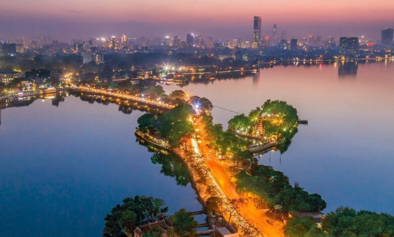 Nhà đầu tư rủ nhau đi "săn" bất động sản hạng sang 1 1733117850409
