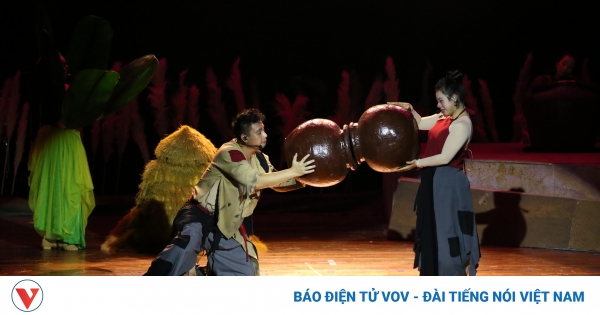 Đông Hùng làm Chí Phèo trong vở nhạc kịch "chuẩn broadway" đầu tiên của Việt Nam 1 468783185 122122791752556298 7349832614892732281 n
