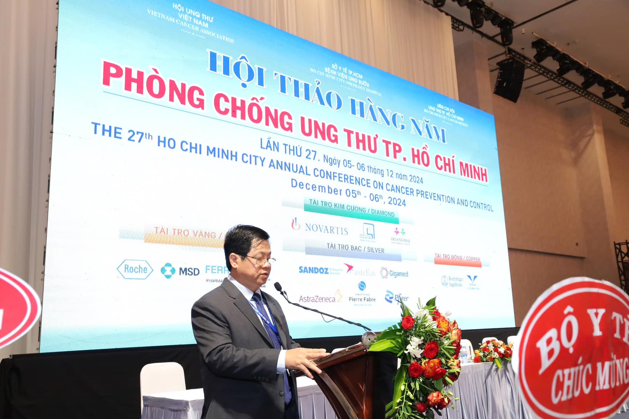 Mỗi ngày có 4.000 - 4.900 người đến khám ung thư tại Bệnh viện Ung bướu TP HCM- Ảnh 1. Mỗi ngày có 4.000 - 4.900 người đến khám ung thư tại Bệnh viện Ung bướu TP HCM- Ảnh 1.