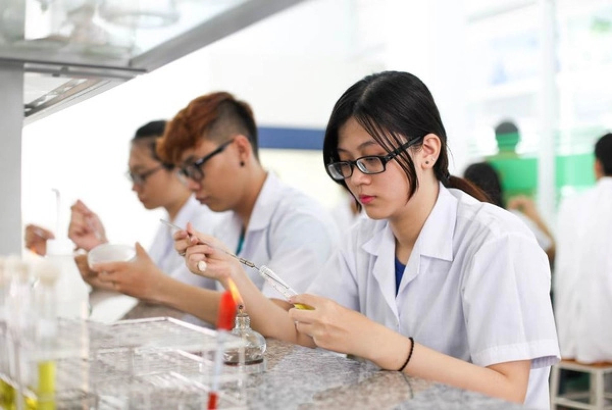 Đề xuất chính sách hỗ trợ sinh viên ngành y như ngành sư phạm- Ảnh 1. Đề xuất chính sách hỗ trợ sinh viên ngành y như ngành sư phạm- Ảnh 1.