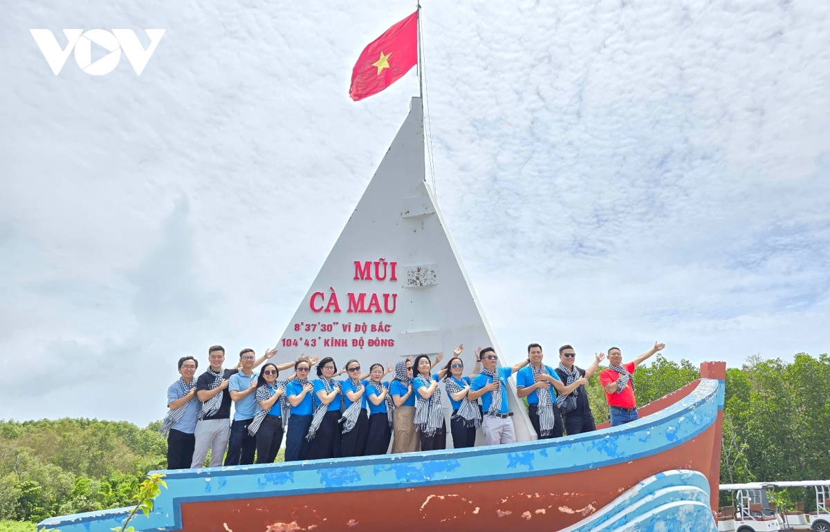 ca mau nguoi dan lam du lich 1 thang bang trong lua ca nam hinh anh 5