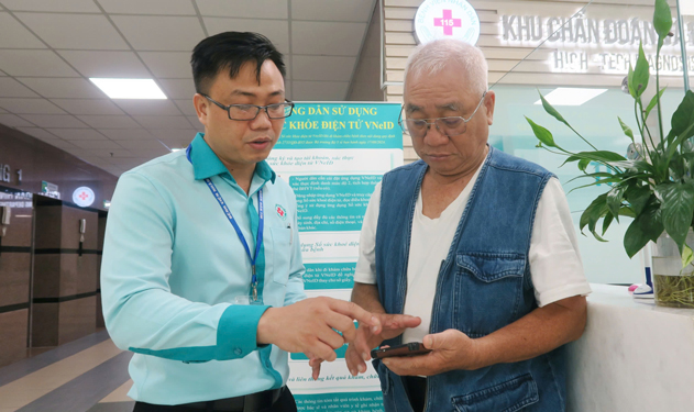 Đi khám bệnh không còn bất tiện- Ảnh 1. Đi khám bệnh không còn bất tiện- Ảnh 1.