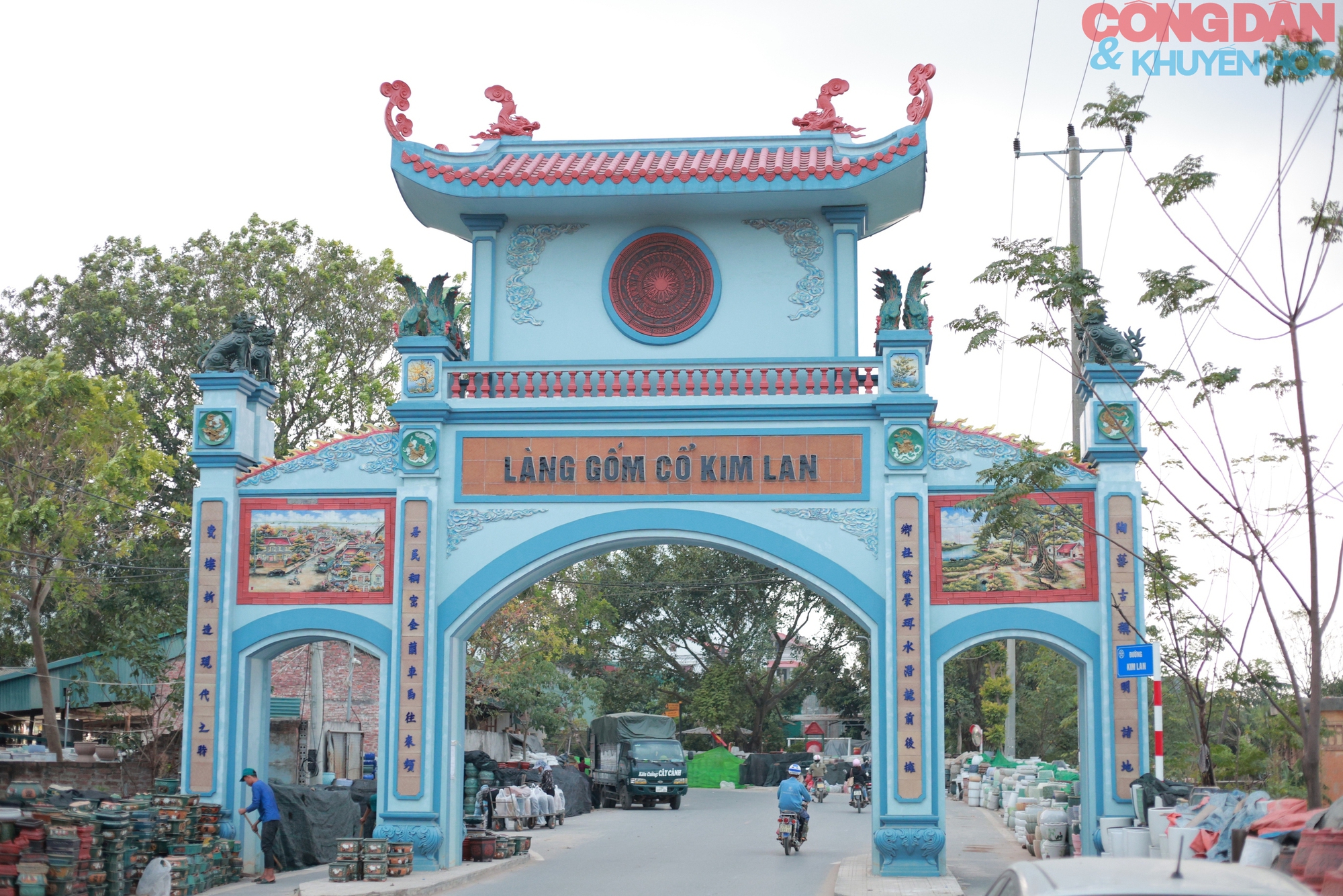 base64-17343453097071078031380 Làng gốm cổ Kim Lan giữ lửa truyền thống trong dòng chảy hiện đại - Ảnh 1.