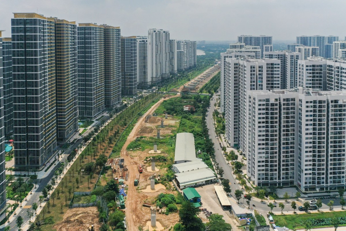TP.HCM dự kiến có thêm khoảng 3.000 căn hộ chung cư mở bán mới trong 3 tháng cuối năm 2024 bat-dong-san-tp-hcm-van-dan-xen-tranh-sang-tranh-toi.jpg