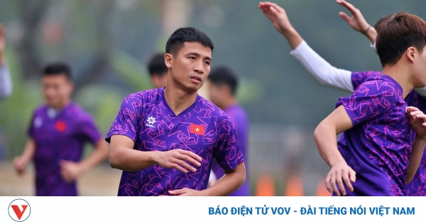 “Hòn đá tảng” của ĐT Việt Nam khen Lào, tự tin hóa giải cú ném biên của Indonesia 1 bui tien dung