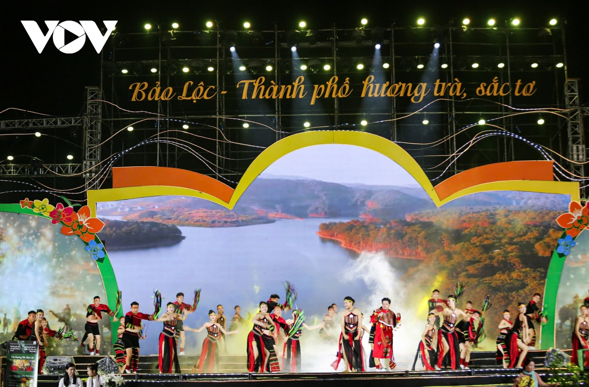 lam Dong quang ba huong tra, sac to den voi du khach hinh anh 1