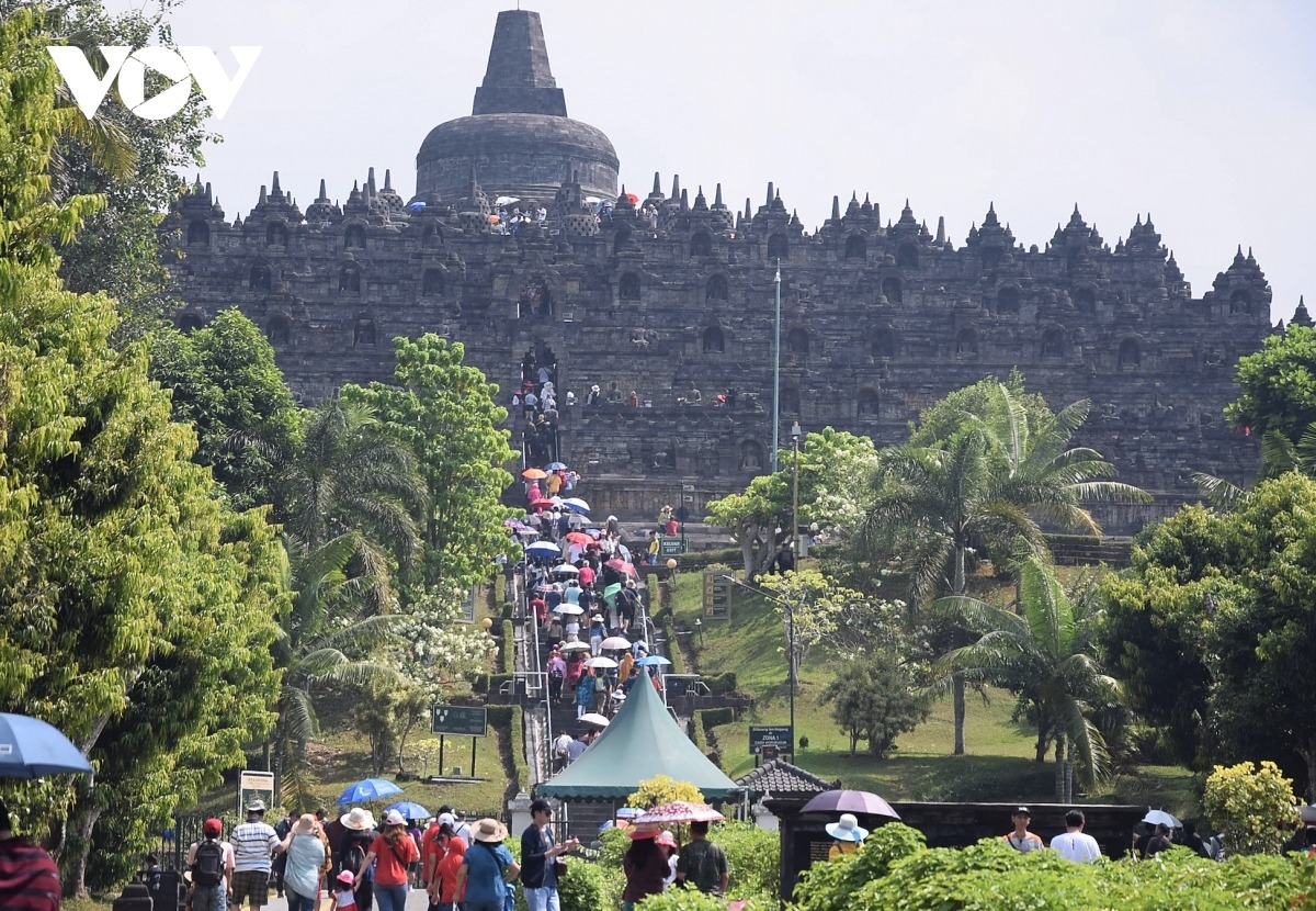indonesia dat muc tieu than trong ve luong khach quoc te nam 2025 hinh anh 1