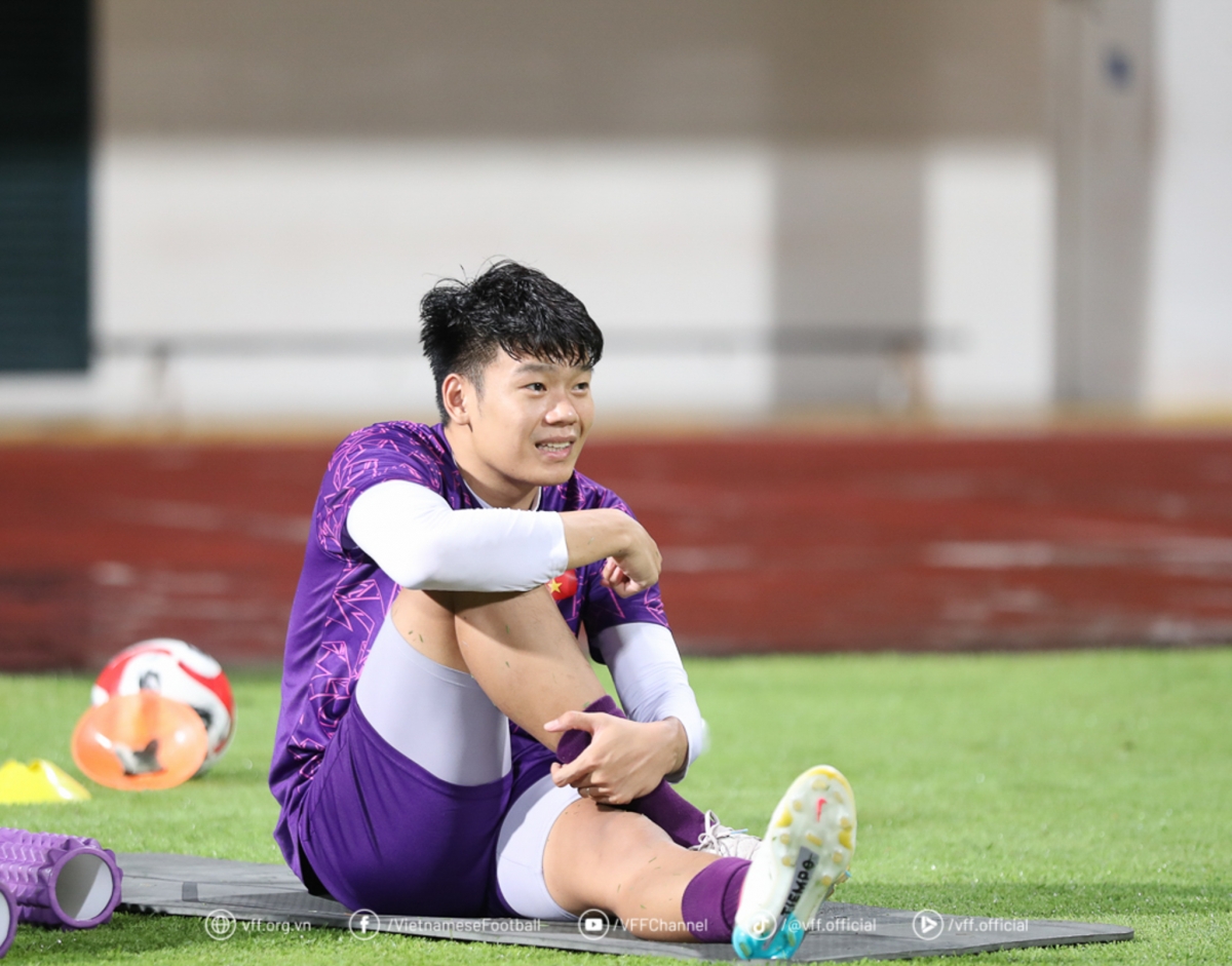 bat chap troi mua, Dt viet nam lap tuc chuan bi cho tran ban ket gap Dt singapore hinh anh 2