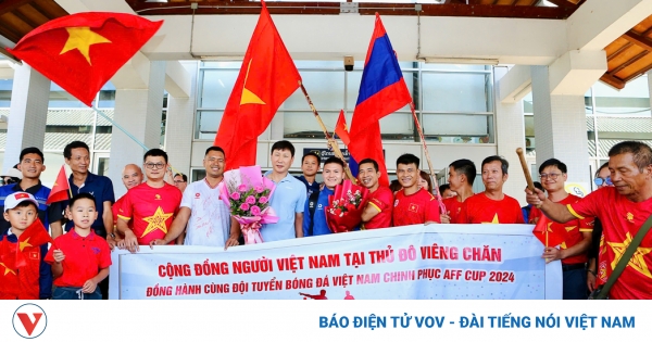 ĐT Việt Nam được chào đón nồng nhiệt tại Lào 1 dtvn