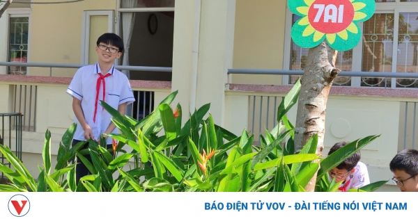 Câu chuyện truyền cảm hứng văn hóa đọc của cậu học sinh người Dao 1 em trieu duc duy cung cac ban cham soc cong trinh mang non lop 7a1