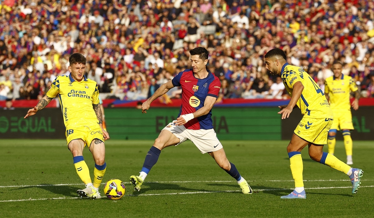 ket qua bong da hom nay 30 11 tru cot non khan tren san, barca thua soc hinh anh 1