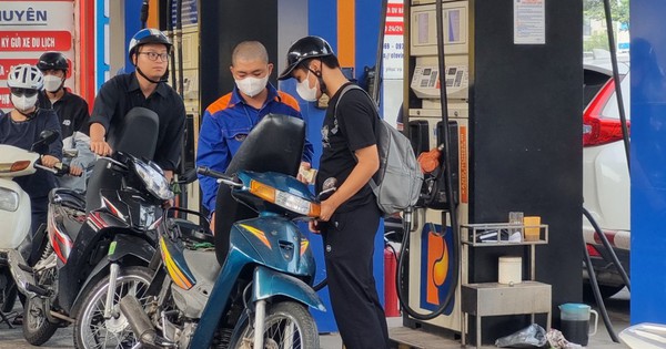 Giá xăng ngày 19/12 bật tăng lên mức 21.000 đồng/lít 1 gia xang ngay 165 1715845351256161050420 161 0 801 1024 crop 1734592826187220763579