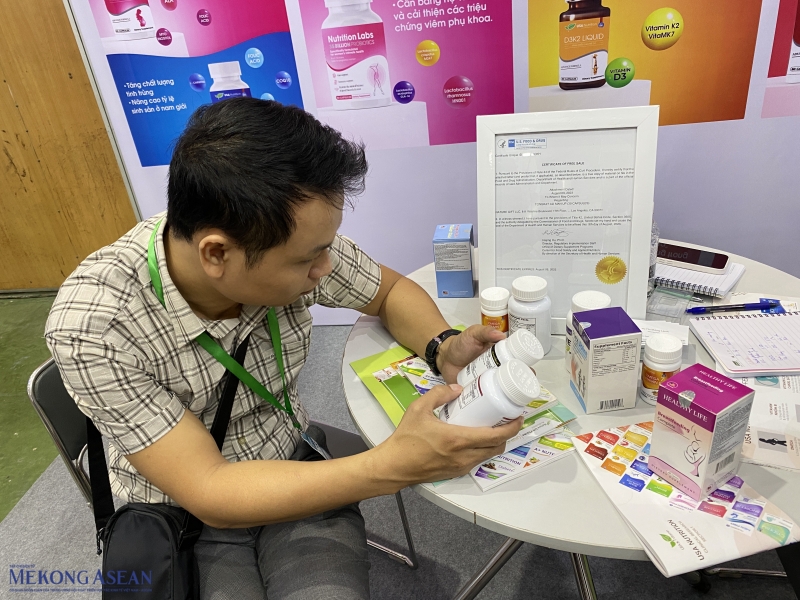 Đến với triển lãm năm nay, CTCP Nature Gift Pharma của Mỹ chuyên sản xuất và cung cấp các dòng viên uống, dược mỹ phẩm, đang có mong muốn tìm thêm các đối tác phân phối lớn tại thị trường châu Á, đặc biệt là tại thị trường Việt Nam. Ảnh: Hà Anh/Mekong ASE