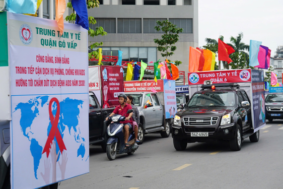 Xe cổ động các quận, huyện hưởng ứng Tháng Hành động quốc gia phòng chống HIV/AIDS 2024 và ngày Thế giới phòng chống AIDS Xe cổ động các quận, huyện hưởng ứng Tháng Hành động quốc gia phòng chống HIV/AIDS 2024 và ngày Thế giới phòng chống AIDS