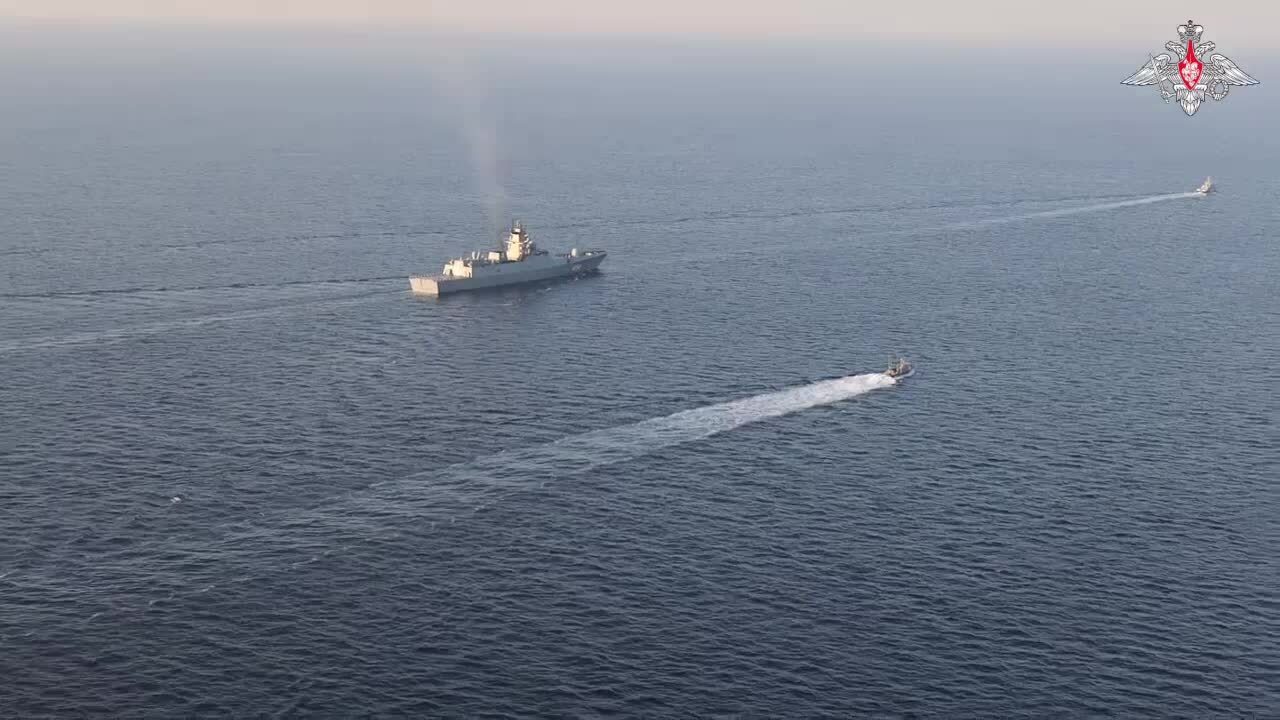 Khoảnh khắc tàu chiến Nga phóng tên lửa siêu vượt âm gần Syria