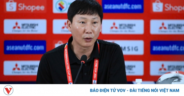 HLV Kim Sang Sik: ĐT Việt Nam sẽ hóa giải bài ném biên của Indonesia 1 kim sang sik 1 2