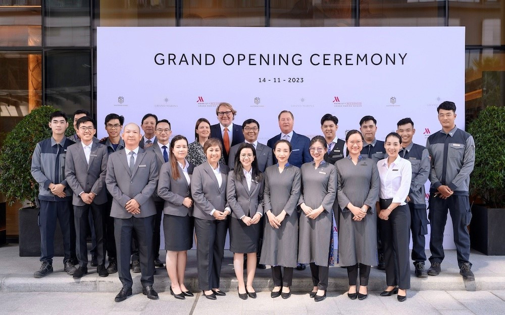 Đội ngũ quản gia Marriott ở Khu căn hộ hàng hiệu Marriott tại tòa Lake, Grand Marina, Saigon m-sg-4.jpg