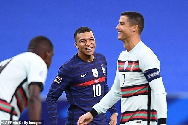 Danh tính siêu sao Mbappe mơ được sánh vai 1 mbappe ronaldo mvgd
