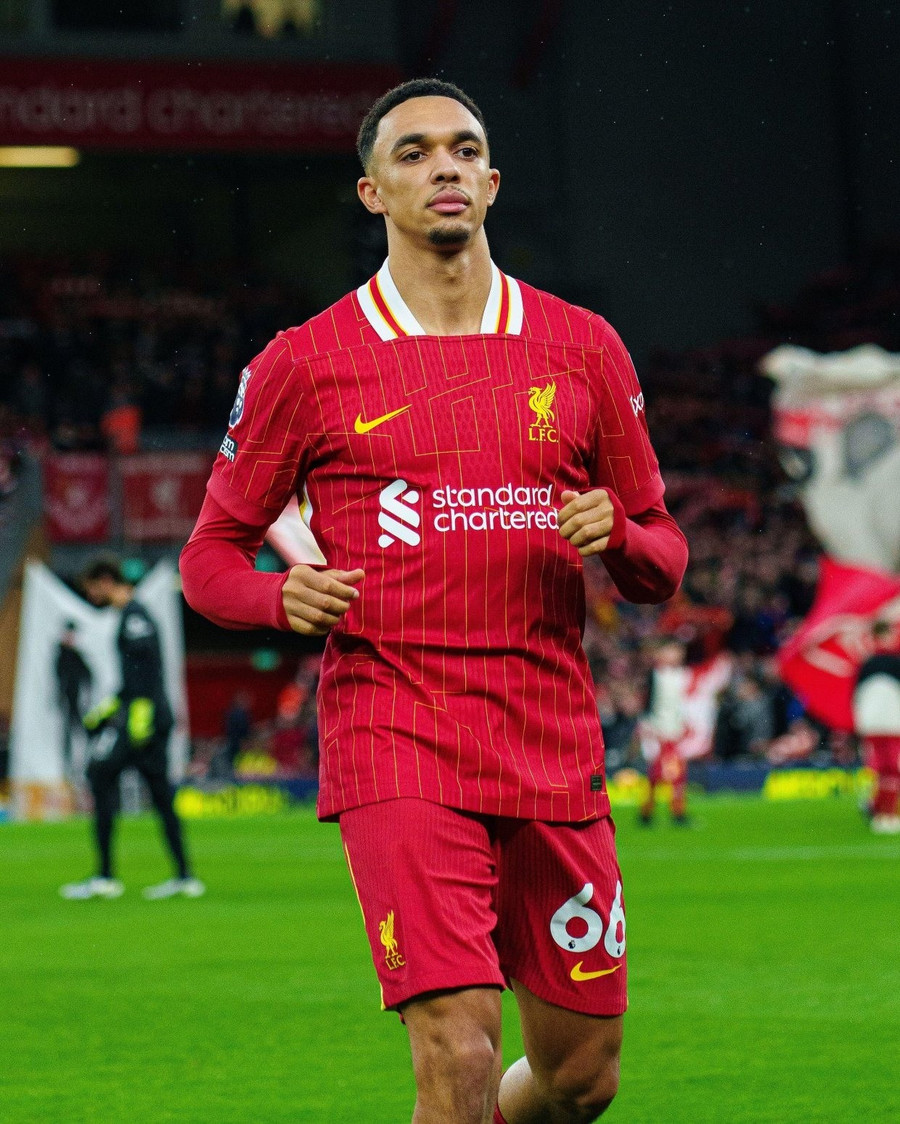 Liverpool cân chi thêm 100.000 bảng Anh/tuần để thuyết phục Trent Alexander-Arnold gia hạn hợp đồng. mi-news-sport-alamy-live-9574872.jpg