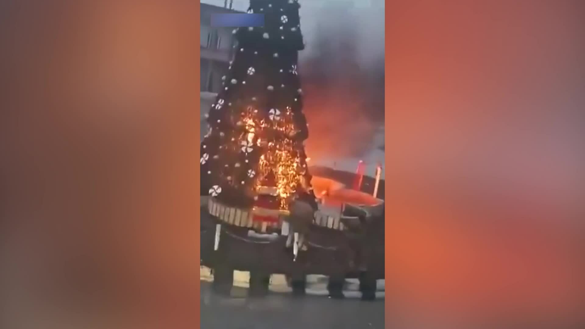 Người Syria biểu tình phản đối vụ đốt cây thông Noel
