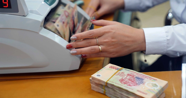 Thủ tướng yêu cầu xử lý nghiêm ngân hàng cạnh tranh lãi suất không lành mạnh 1 nhan vien ngan hang lua dao 1 1721201752832834373270 109 0 603 943 crop 17344058983131721270535