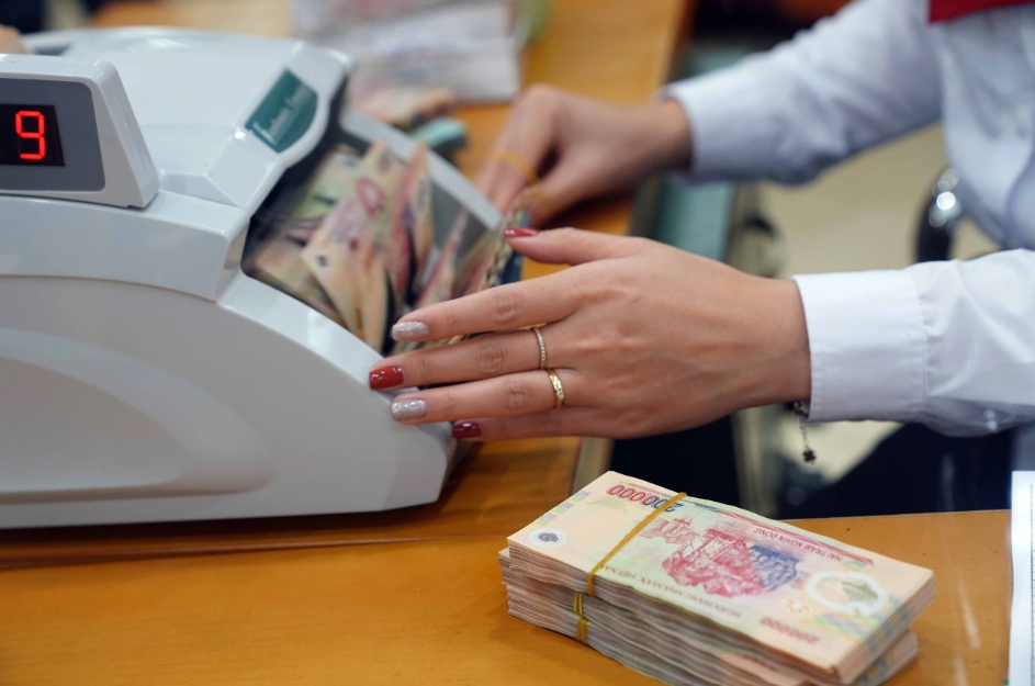 Thủ tướng yêu cầu xử lý nghiêm ngân hàng cạnh tranh lãi suất không lành mạnh- Ảnh 1. Thủ tướng yêu cầu xử lý nghiêm ngân hàng cạnh tranh lãi suất không lành mạnh- Ảnh 1.