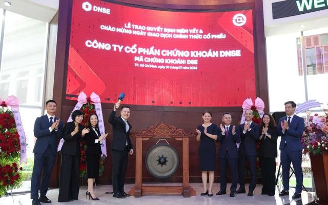 DNSE thành công niêm yết trên sàn HOSE photo1719819181239-17198191813741393378598-17198263514332104311707.jpg