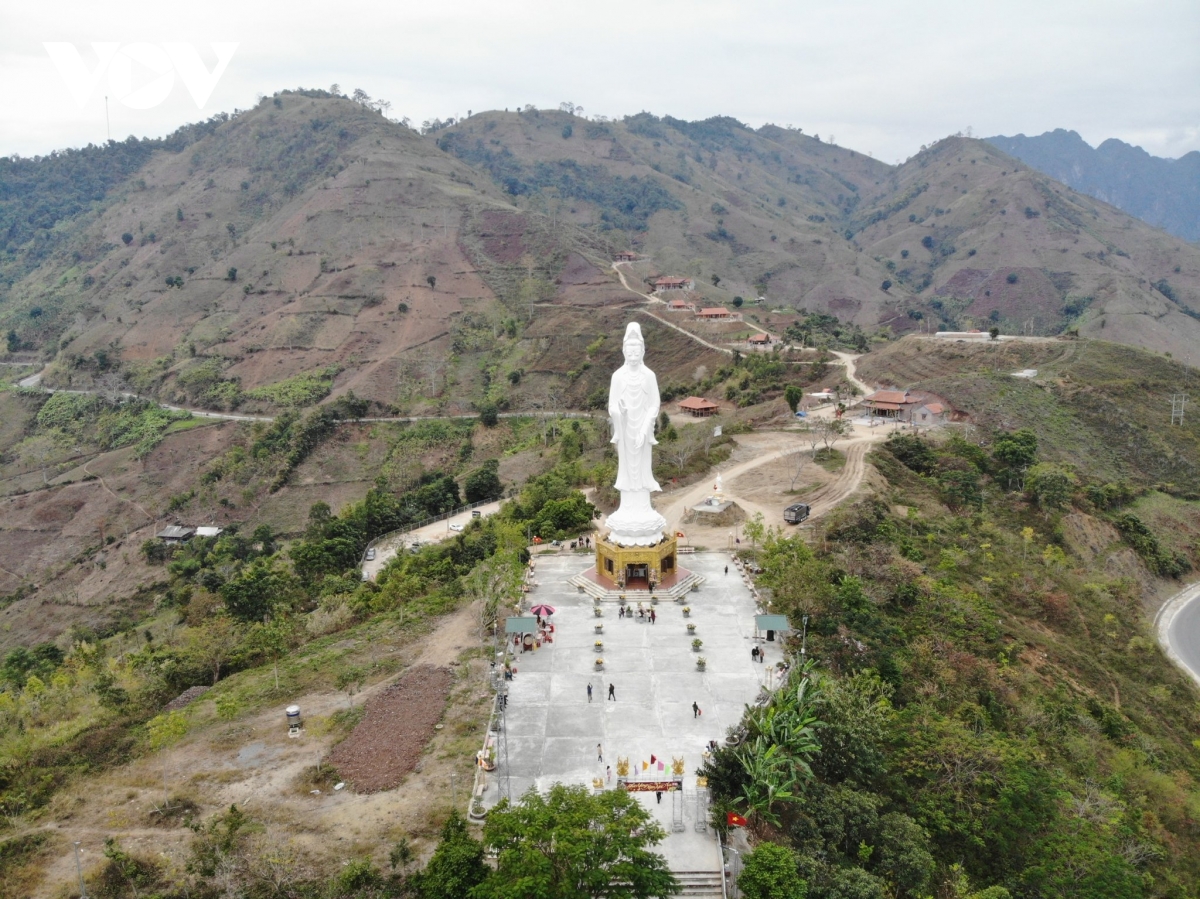 bien ho quynh nhai - diem den tho mong giua nui rung tay bac hinh anh 4