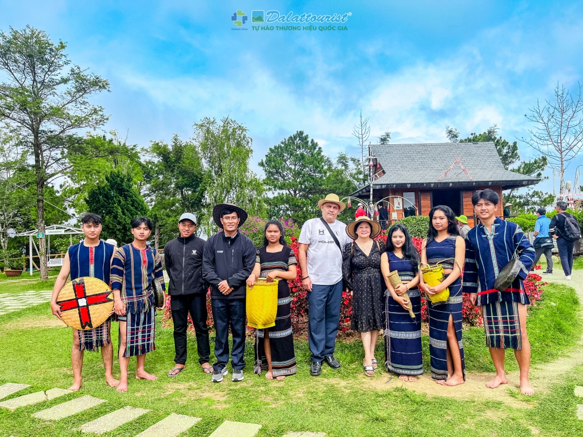 cung dalattourist kham pha festival hoa Da lat 2024 voi nhung uu dai hap dan hinh anh 2