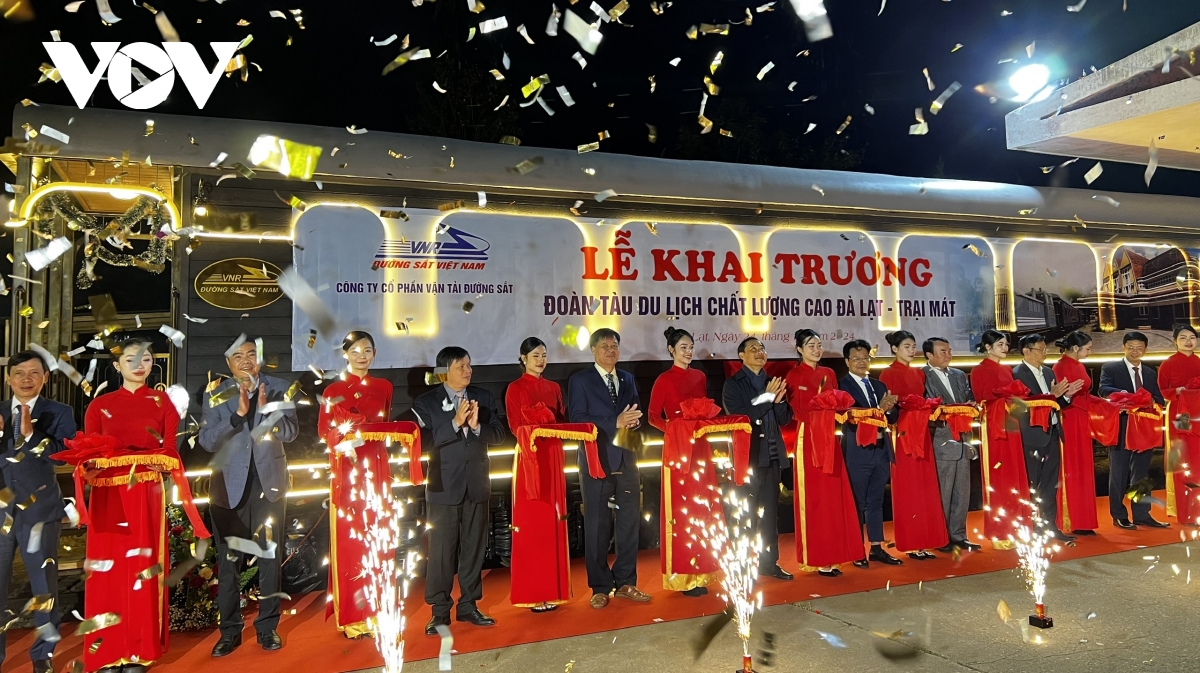 khai truong doan tau hoang hau phuc vu khach du lich tai Da lat hinh anh 1