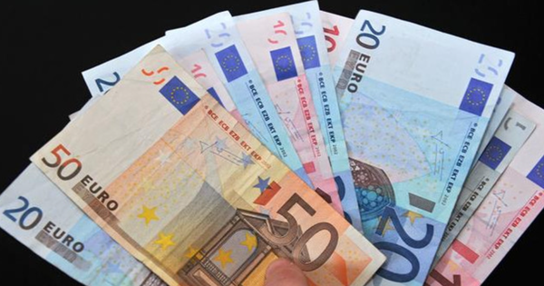 Quốc gia nào có nền kinh tế hoạt động tốt nhất thế giới trong năm 2024? 1 tien euro 1734666289548872871474 0 0 501 957 crop 17346663411821627321873