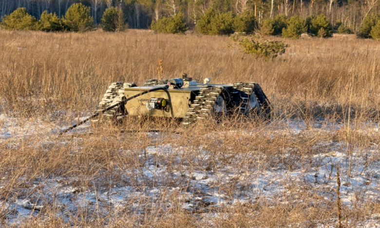 Ukraine ra mắt drone mặt đất gắn cáp quang 1 ugvcpquang 1734495234 2422 1734495550