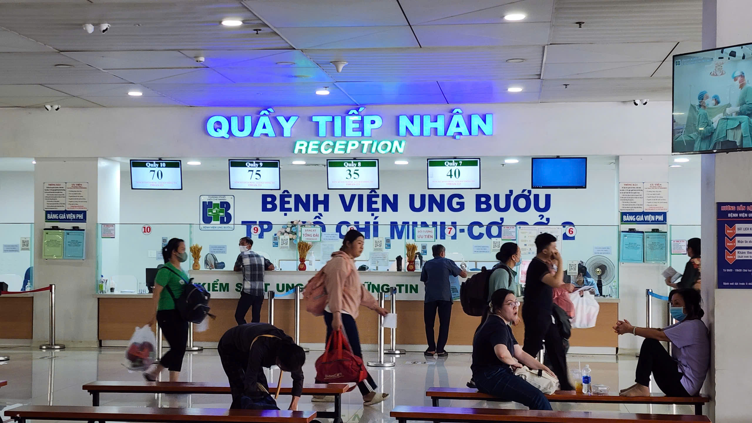 Mỗi ngày có 4.000 - 4.900 người đến khám ung thư tại Bệnh viện Ung bướu TP HCM- Ảnh 2. Mỗi ngày có 4.000 - 4.900 người đến khám ung thư tại Bệnh viện Ung bướu TP HCM- Ảnh 2.
