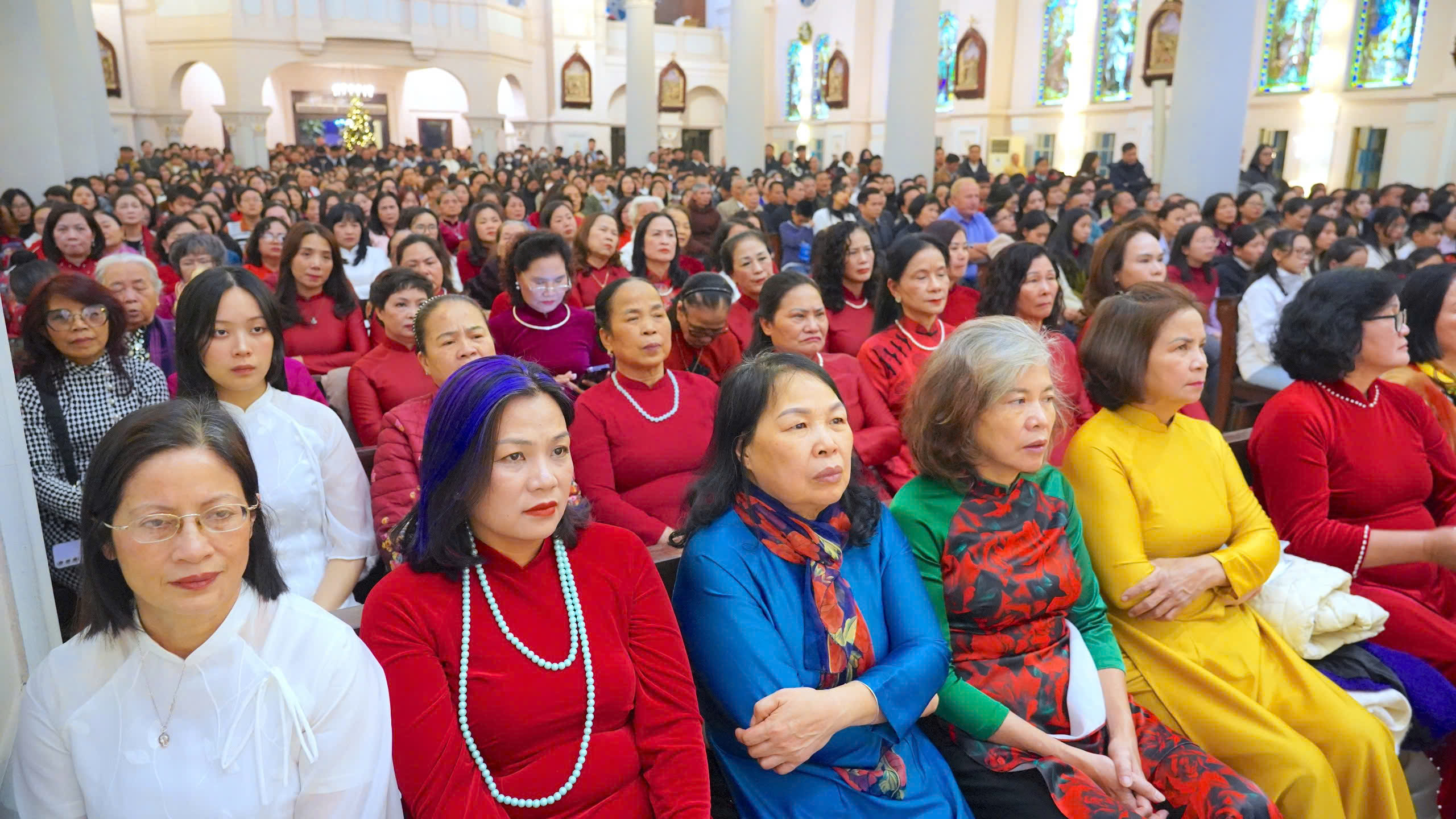z616312245148059d953d0d8c5d563cde7ec9a42a0f059-1735086149674388571635 Ảnh đẹp Giáng sinh tại nhà thờ Cửa Bắc, Hà Nội - Ảnh 4.