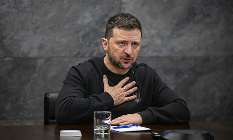 Ông Zelensky: Quân đội Ukraine không đủ sức giành lại Donbass và Crimea 1 zelensky le parisien 173451788 3971 9414 1734518223