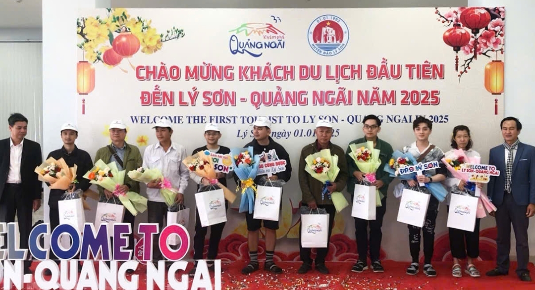 huyen dao ly son to chuc le chao co nam moi 2025 va don khach du lich hinh anh 6